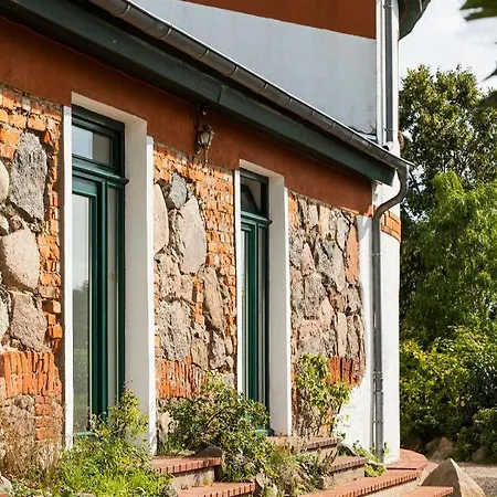 Mitten In Der Natur : Ferienwohnung Mit 3 Schlafzimmern, Neu Eingerichtet Neu Gaarz Exterior photo