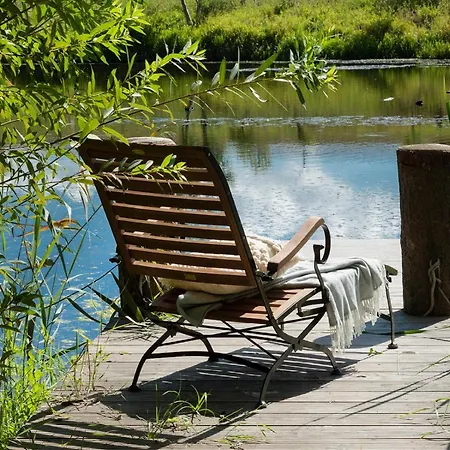 Mitten In Der Natur : Ferienwohnung Mit 3 Schlafzimmern, Neu Eingerichtet Neu Gaarz Exterior photo