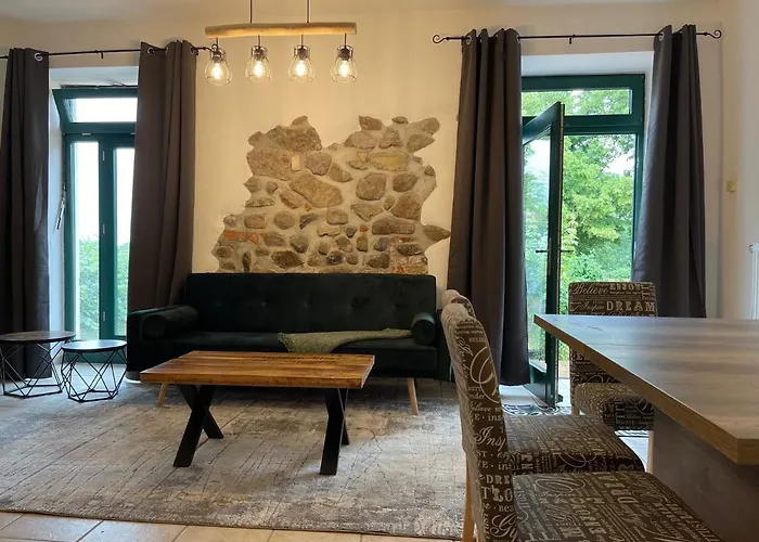 Mitten In Der Natur : Ferienwohnung Mit 3 Schlafzimmern, Neu Eingerichtet