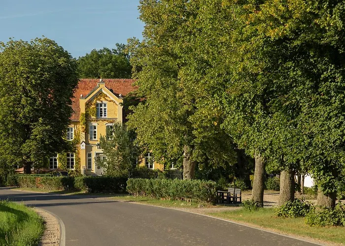 Mitten In Der Natur : Ferienwohnung Mit 3 Schlafzimmern, Neu Eingerichtet