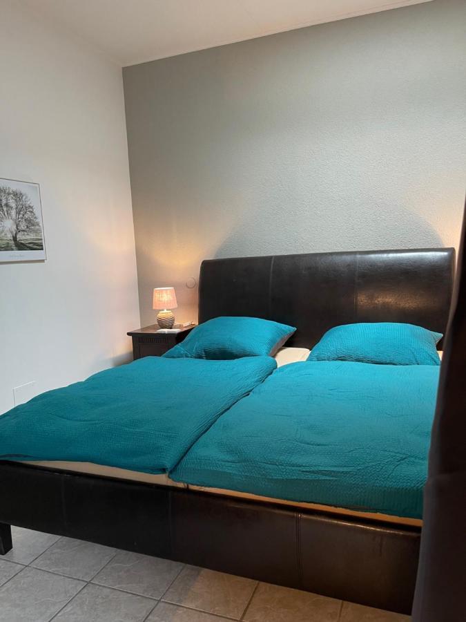 Mitten In Der : Mit 3 Schlafzimmern, Neu Eingerichtet Apartment *