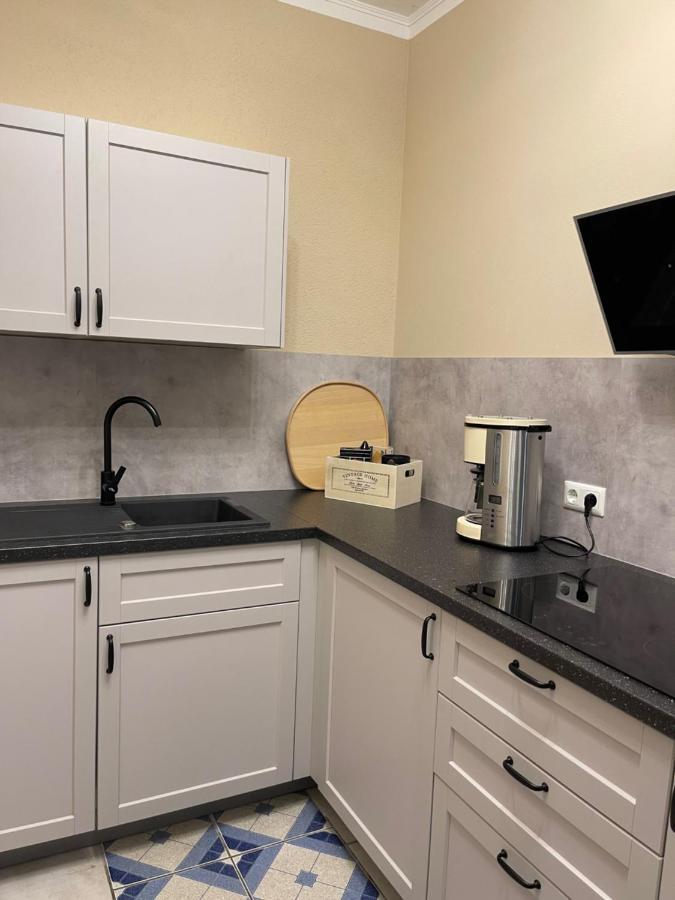 Mitten In Der : Mit 3 Schlafzimmern, Neu Eingerichtet Apartment