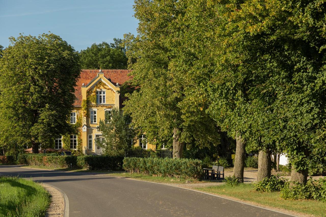 Mitten In Der : Mit 3 Schlafzimmern, Neu Eingerichtet Apartment
